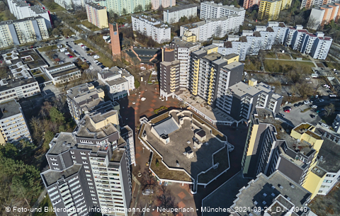 24.03.2021 - Marx-Zentrum und Karl-Marx-Ring 52-62 und Studentenwohnheim in Neuperlach