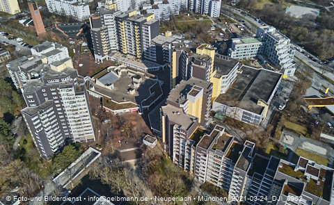 24.03.2021 - Marx-Zentrum und Karl-Marx-Ring 52-62 und Studentenwohnheim in Neuperlach