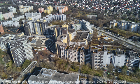 24.03.2021 - Marx-Zentrum und Karl-Marx-Ring 52-62 und Studentenwohnheim in Neuperlach