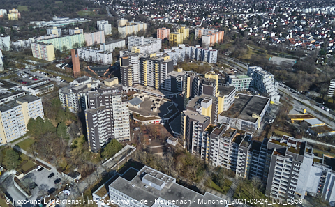 24.03.2021 - Marx-Zentrum und Karl-Marx-Ring 52-62 und Studentenwohnheim in Neuperlach