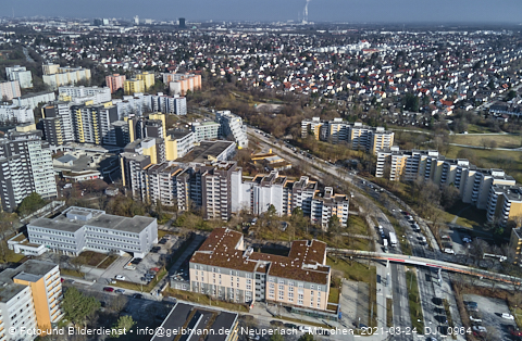 24.03.2021 - Marx-Zentrum und Karl-Marx-Ring 52-62 und Studentenwohnheim in Neuperlach