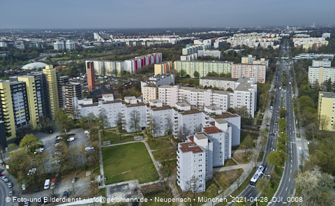 28.04.2021 - Marx-Zentrum und Karl-Marx-Ring 52-62 und Studentenwohnheim in Neuperlach