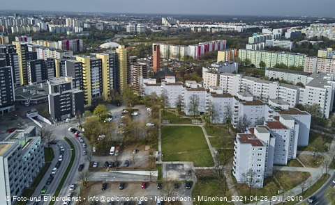 28.04.2021 - Marx-Zentrum und Karl-Marx-Ring 52-62 und Studentenwohnheim in Neuperlach