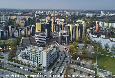 28.04.2021 - Marx-Zentrum und Karl-Marx-Ring 52-62 und Studentenwohnheim in Neuperlach
