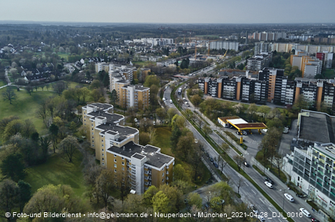 28.04.2021 - Marx-Zentrum und Karl-Marx-Ring 52-62 und Studentenwohnheim in Neuperlach