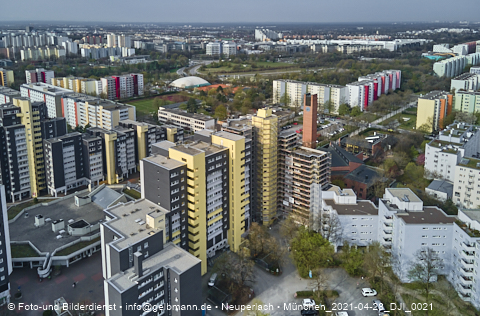 28.04.2021 - Marx-Zentrum und Karl-Marx-Ring 52-62 und Studentenwohnheim in Neuperlach