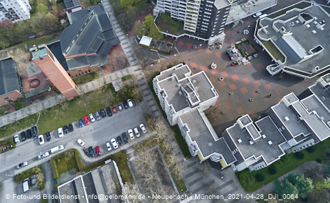 28.04.2021 - Marx-Zentrum und Karl-Marx-Ring 52-62 und Studentenwohnheim in Neuperlach