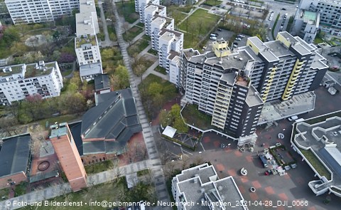 28.04.2021 - Marx-Zentrum und Karl-Marx-Ring 52-62 und Studentenwohnheim in Neuperlach