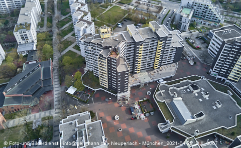 28.04.2021 - Marx-Zentrum und Karl-Marx-Ring 52-62 und Studentenwohnheim in Neuperlach
