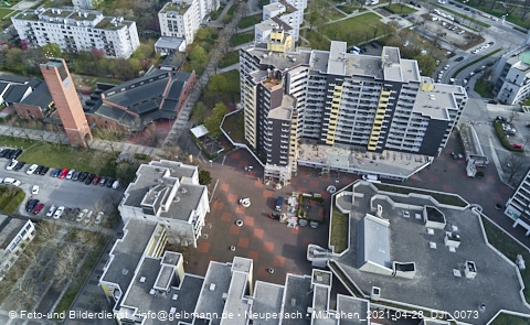 28.04.2021 - Marx-Zentrum und Karl-Marx-Ring 52-62 und Studentenwohnheim in Neuperlach