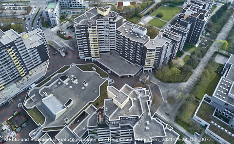 28.04.2021 - Marx-Zentrum und Karl-Marx-Ring 52-62 und Studentenwohnheim in Neuperlach