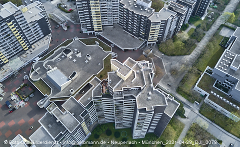 28.04.2021 - Marx-Zentrum und Karl-Marx-Ring 52-62 und Studentenwohnheim in Neuperlach