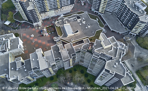 28.04.2021 - Marx-Zentrum und Karl-Marx-Ring 52-62 und Studentenwohnheim in Neuperlach