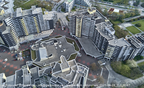 28.04.2021 - Marx-Zentrum und Karl-Marx-Ring 52-62 und Studentenwohnheim in Neuperlach