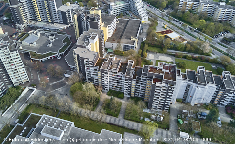 28.04.2021 - Marx-Zentrum und Karl-Marx-Ring 52-62 und Studentenwohnheim in Neuperlach