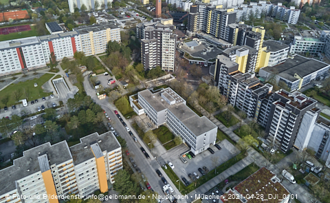 28.04.2021 - Marx-Zentrum und Karl-Marx-Ring 52-62 und Studentenwohnheim in Neuperlach