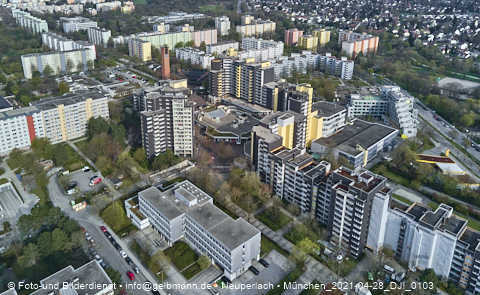 28.04.2021 - Marx-Zentrum und Karl-Marx-Ring 52-62 und Studentenwohnheim in Neuperlach
