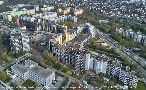 28.04.2021 - Marx-Zentrum und Karl-Marx-Ring 52-62 und Studentenwohnheim in Neuperlach