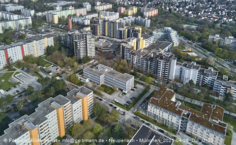 28.04.2021 - Marx-Zentrum und Karl-Marx-Ring 52-62 und Studentenwohnheim in Neuperlach