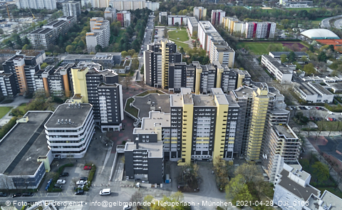 28.04.2021 - Marx-Zentrum und Karl-Marx-Ring 52-62 und Studentenwohnheim in Neuperlach
