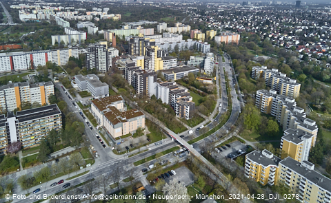 28.04.2021 - Marx-Zentrum und Karl-Marx-Ring 52-62 und Studentenwohnheim in Neuperlach