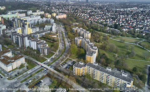 28.04.2021 - Marx-Zentrum und Karl-Marx-Ring 52-62 und Studentenwohnheim in Neuperlach