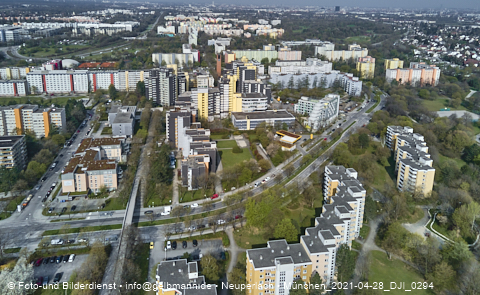 28.04.2021 - Marx-Zentrum und Karl-Marx-Ring 52-62 und Studentenwohnheim in Neuperlach