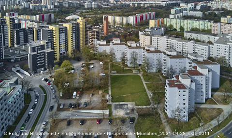 30.04.2021 - Marx-Zentrum und Karl-Marx-Ring 52-62 und Studentenwohnheim in Neuperlach