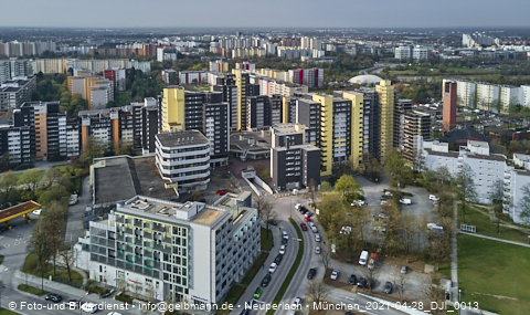 30.04.2021 - Marx-Zentrum und Karl-Marx-Ring 52-62 und Studentenwohnheim in Neuperlach
