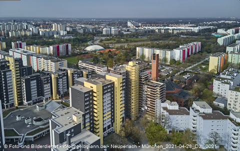30.04.2021 - Marx-Zentrum und Karl-Marx-Ring 52-62 und Studentenwohnheim in Neuperlach