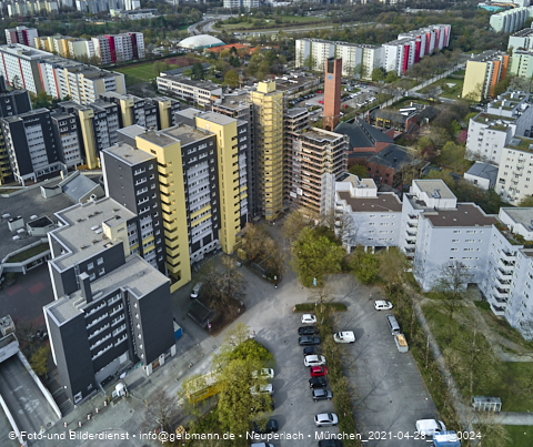 30.04.2021 - Marx-Zentrum und Karl-Marx-Ring 52-62 und Studentenwohnheim in Neuperlach