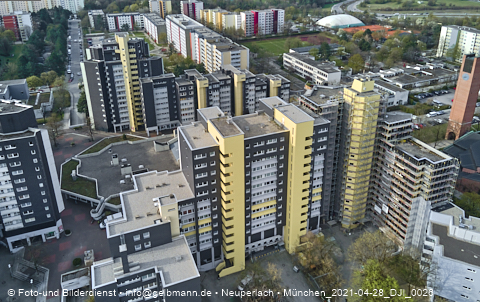 30.04.2021 - Marx-Zentrum und Karl-Marx-Ring 52-62 und Studentenwohnheim in Neuperlach
