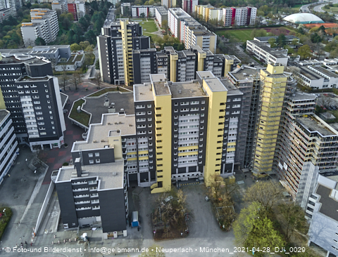 30.04.2021 - Marx-Zentrum und Karl-Marx-Ring 52-62 und Studentenwohnheim in Neuperlach