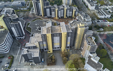30.04.2021 - Marx-Zentrum und Karl-Marx-Ring 52-62 und Studentenwohnheim in Neuperlach