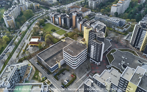 30.04.2021 - Marx-Zentrum und Karl-Marx-Ring 52-62 und Studentenwohnheim in Neuperlach