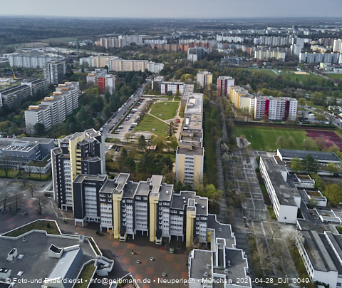30.04.2021 - Marx-Zentrum und Karl-Marx-Ring 52-62 und Studentenwohnheim in Neuperlach