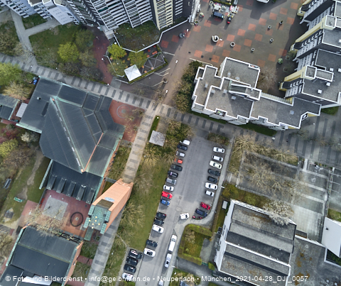 30.04.2021 - Marx-Zentrum und Karl-Marx-Ring 52-62 und Studentenwohnheim in Neuperlach