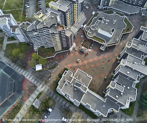 30.04.2021 - Marx-Zentrum und Karl-Marx-Ring 52-62 und Studentenwohnheim in Neuperlach