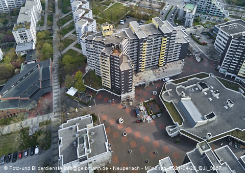 30.04.2021 - Marx-Zentrum und Karl-Marx-Ring 52-62 und Studentenwohnheim in Neuperlach