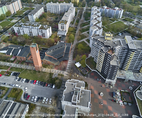 30.04.2021 - Marx-Zentrum und Karl-Marx-Ring 52-62 und Studentenwohnheim in Neuperlach