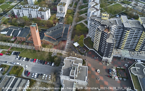 30.04.2021 - Marx-Zentrum und Karl-Marx-Ring 52-62 und Studentenwohnheim in Neuperlach
