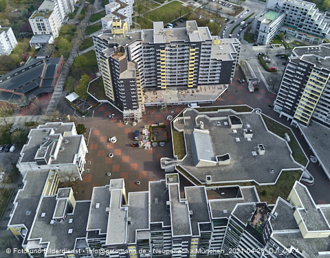 30.04.2021 - Marx-Zentrum und Karl-Marx-Ring 52-62 und Studentenwohnheim in Neuperlach