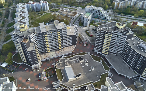 30.04.2021 - Marx-Zentrum und Karl-Marx-Ring 52-62 und Studentenwohnheim in Neuperlach