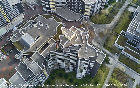 30.04.2021 - Marx-Zentrum und Karl-Marx-Ring 52-62 und Studentenwohnheim in Neuperlach