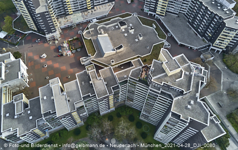 30.04.2021 - Marx-Zentrum und Karl-Marx-Ring 52-62 und Studentenwohnheim in Neuperlach