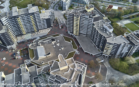 30.04.2021 - Marx-Zentrum und Karl-Marx-Ring 52-62 und Studentenwohnheim in Neuperlach
