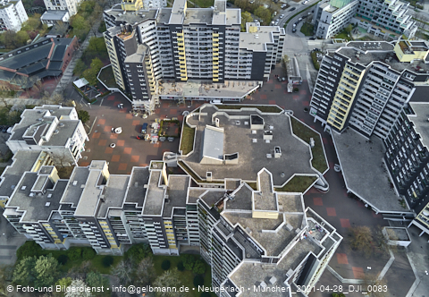 30.04.2021 - Marx-Zentrum und Karl-Marx-Ring 52-62 und Studentenwohnheim in Neuperlach