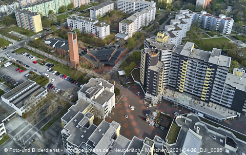 30.04.2021 - Marx-Zentrum und Karl-Marx-Ring 52-62 und Studentenwohnheim in Neuperlach