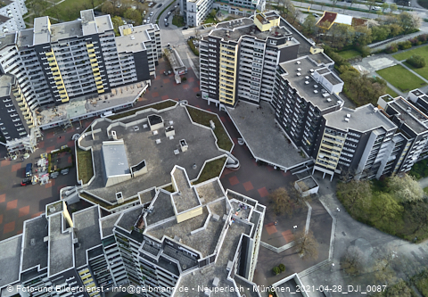 30.04.2021 - Marx-Zentrum und Karl-Marx-Ring 52-62 und Studentenwohnheim in Neuperlach
