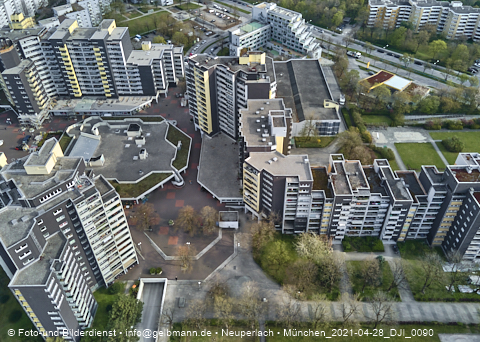 30.04.2021 - Marx-Zentrum und Karl-Marx-Ring 52-62 und Studentenwohnheim in Neuperlach